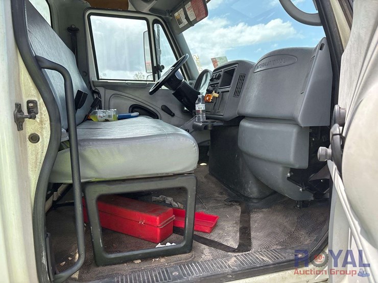 2005-international-durastar-4300-image-22