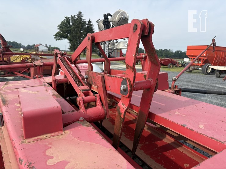 massey-ferguson-12-image-12