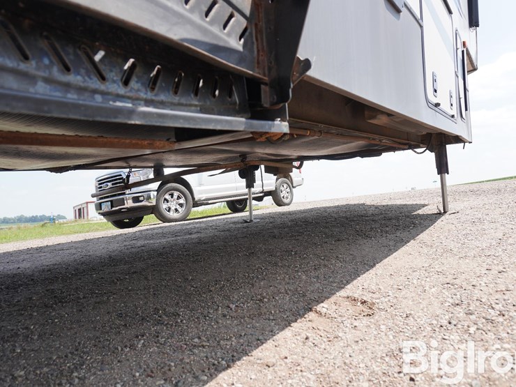 2015-forest-river-spartan-43'-3-slide-tri/a-camper-image-17
