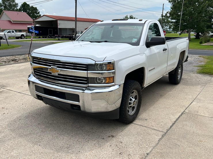 2015-chevrolet-silverado-2500hd-image-2