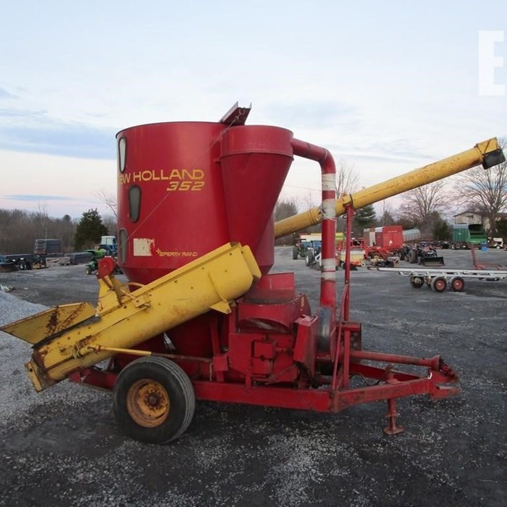 NEW HOLLAND 352