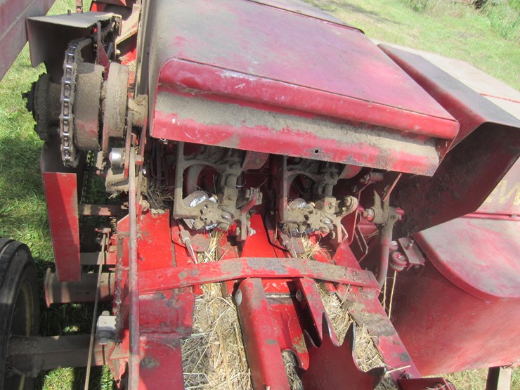 new-holland-310-image-10