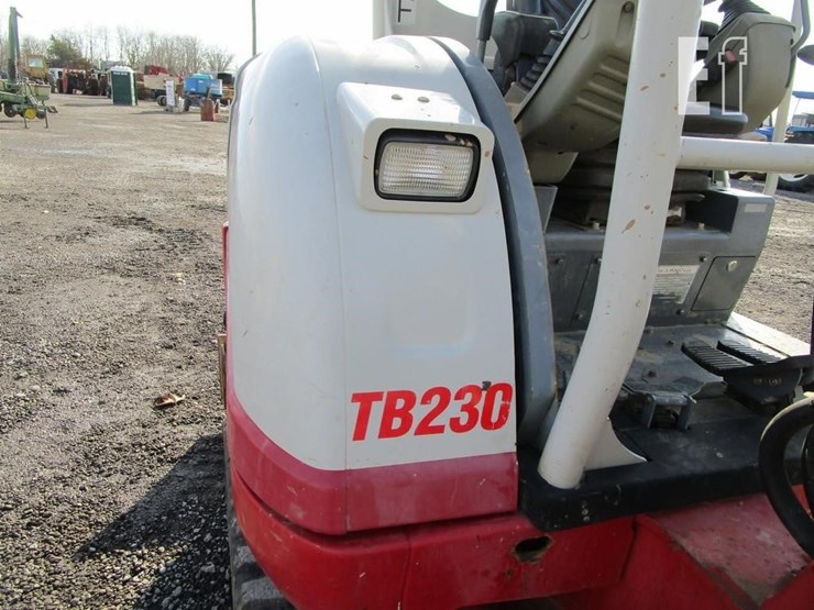 takeuchi-tb230-image-21