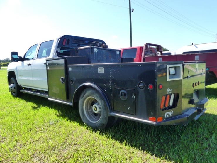 2015-chevrolet-3500-image-4