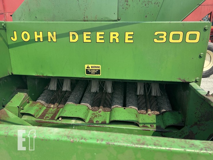 john-deere-300-image-9