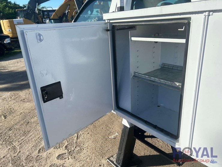 2013-ford-f550-image-28