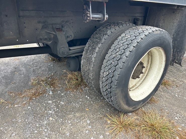 2012-hino-268-image-7