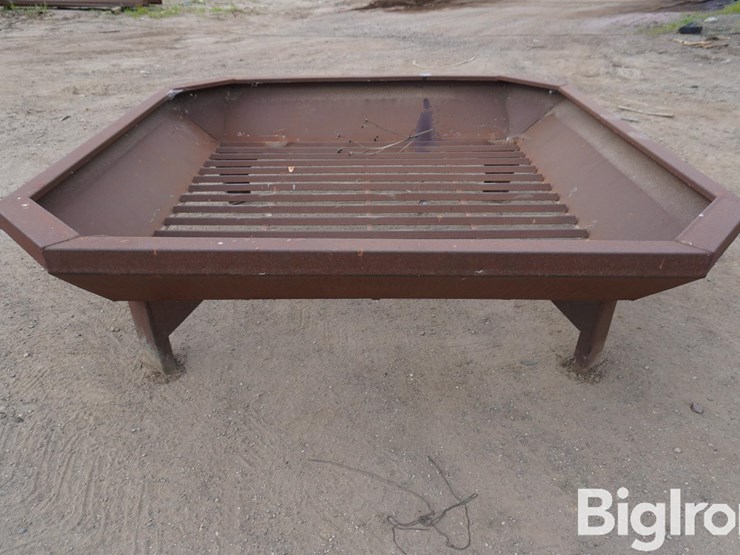 8'x8'x28"-tall-hay-feeder-image-2