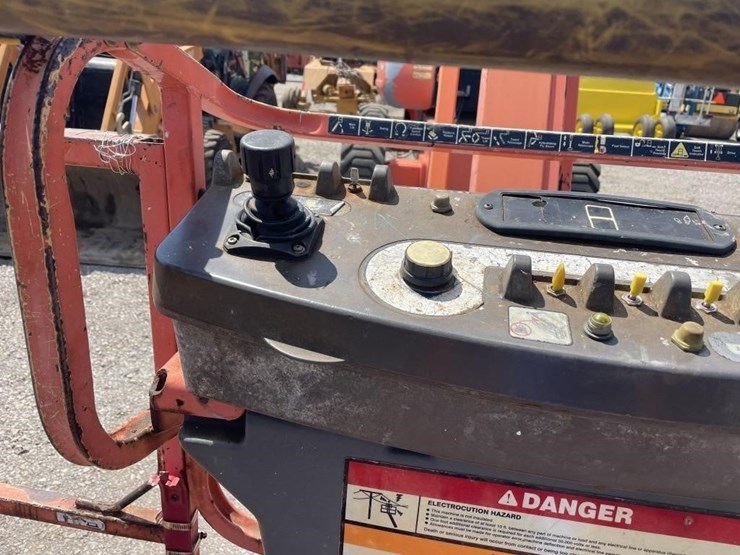2003-jlg-800aj-image-28