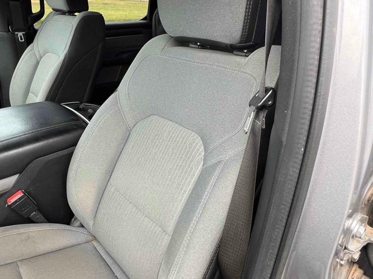 2021-ram-1500-big-horn-image-23