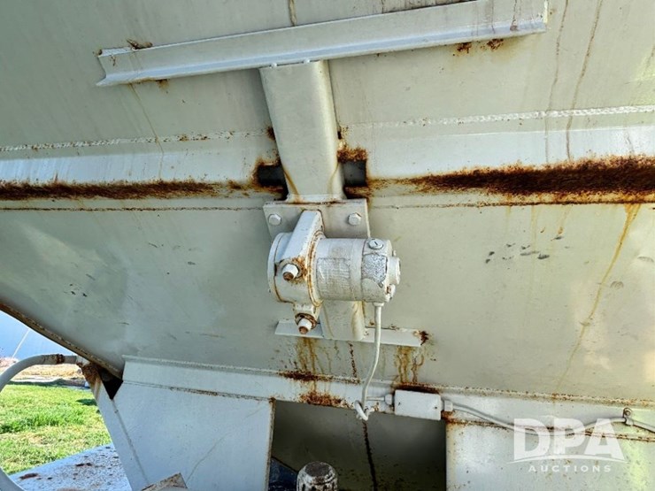 2000-sterling-dry-tender-truck-(gp11245,-unit-123831)-image-32