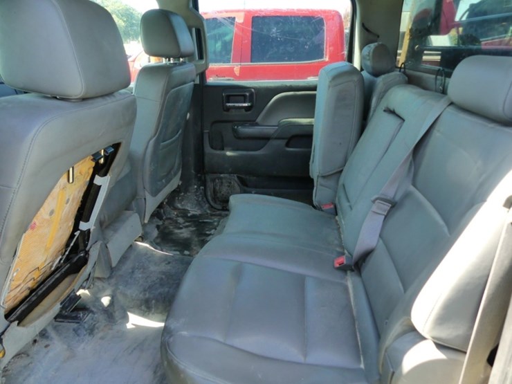 2015-chevrolet-3500-image-11