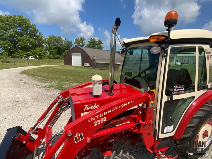 2023-international-farmall-1456-compact-utility-tractor-w/-loader-image-13