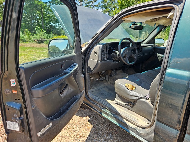 2004-chevrolet-silverado-image-29