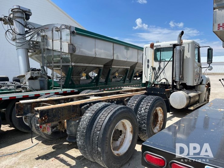 2005-freightliner-truck-(jn2399,-unit-277052)-image-8
