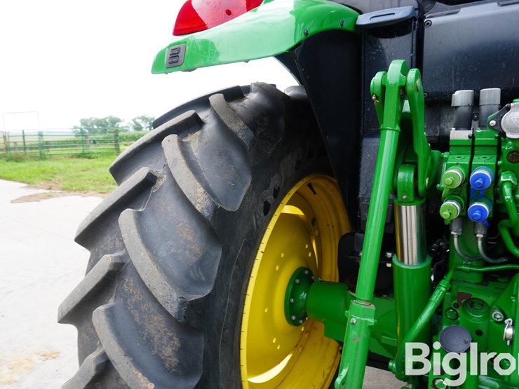 2020-john-deere-6120m-image-17