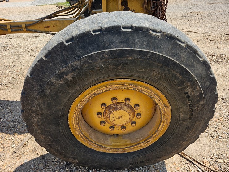 2002-caterpillar-12h-image-96