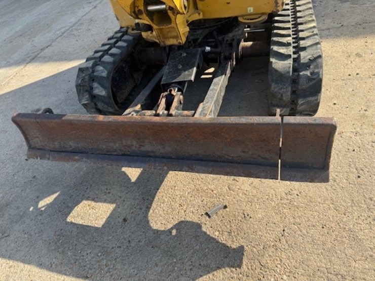2021-caterpillar-301.8-image-4