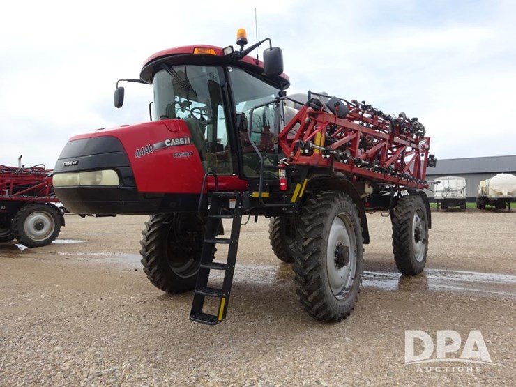 2015-case-ih-patriot-4440-image-1