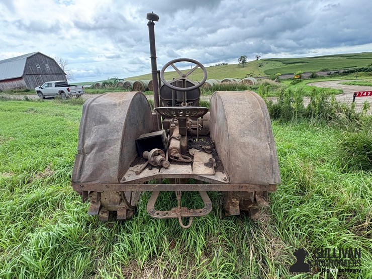 mccormick-deering-10-20-antique-tractor-image-6