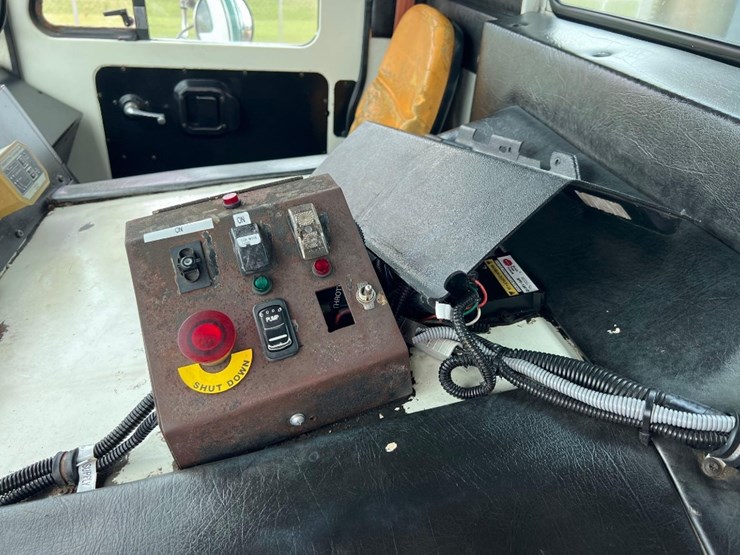 2015-mack-leu633-image-33