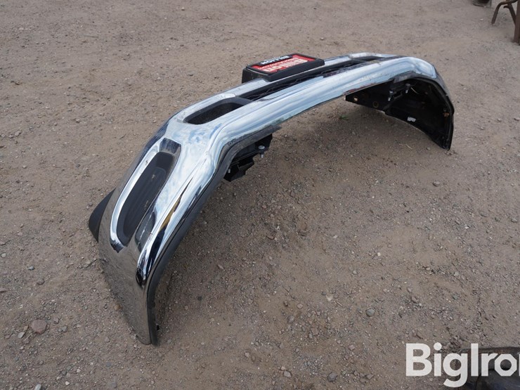 2023-ram-2500-front-bumper-image-7