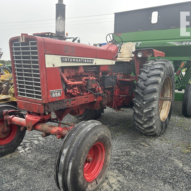1971 INTERNATIONAL 856