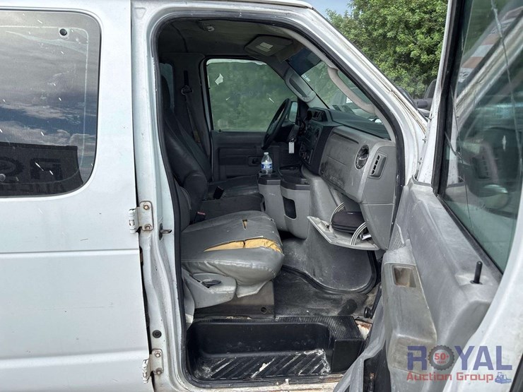 2009-ford-e350-image-22