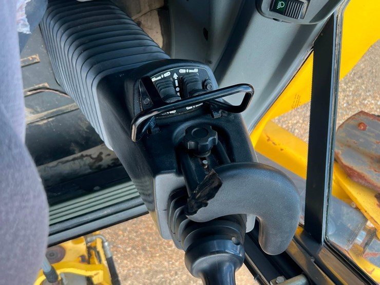 2008-new-holland-b110-image-13