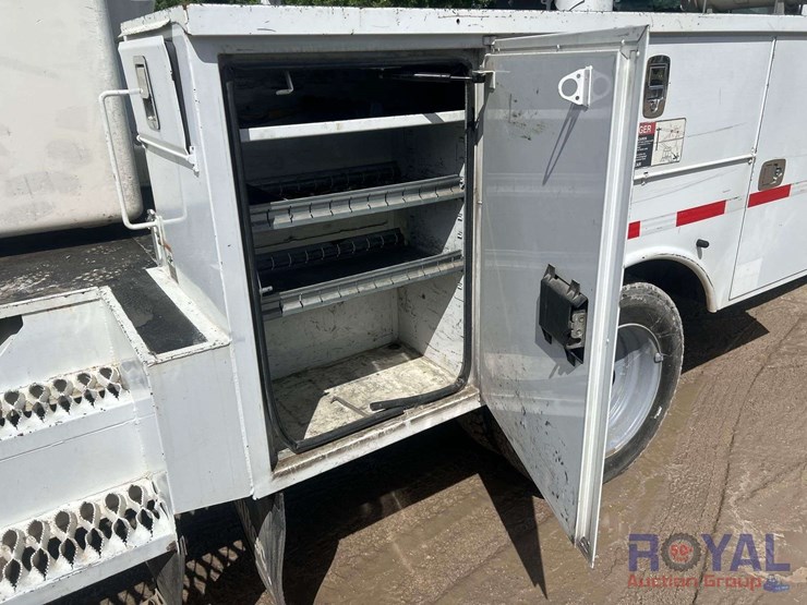 2014-ford-f550-image-32