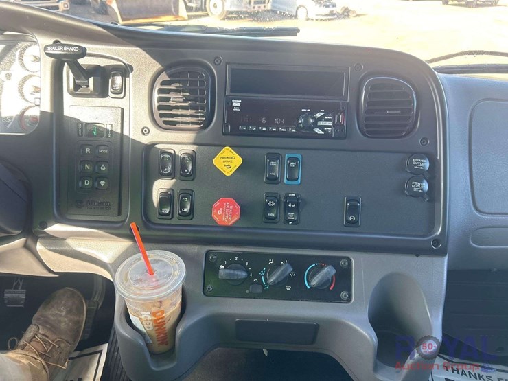 2020-freightliner-m2-106-dump-truck-image-12