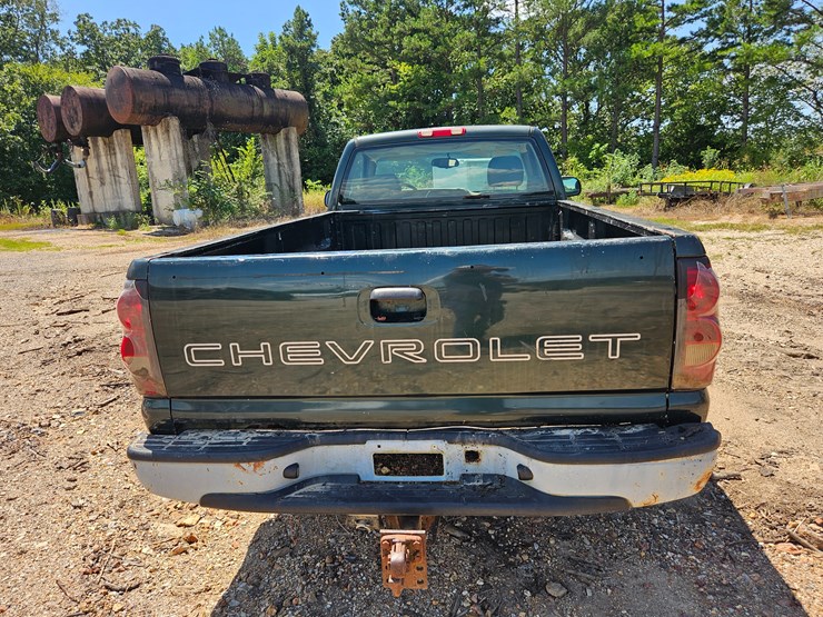 2004-chevrolet-silverado-image-11