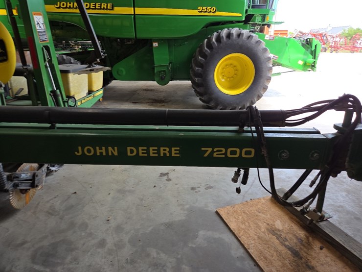 john-deere-7200-image-43