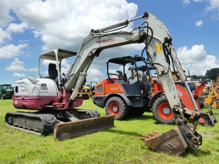 takeuchi-tb260-image-1