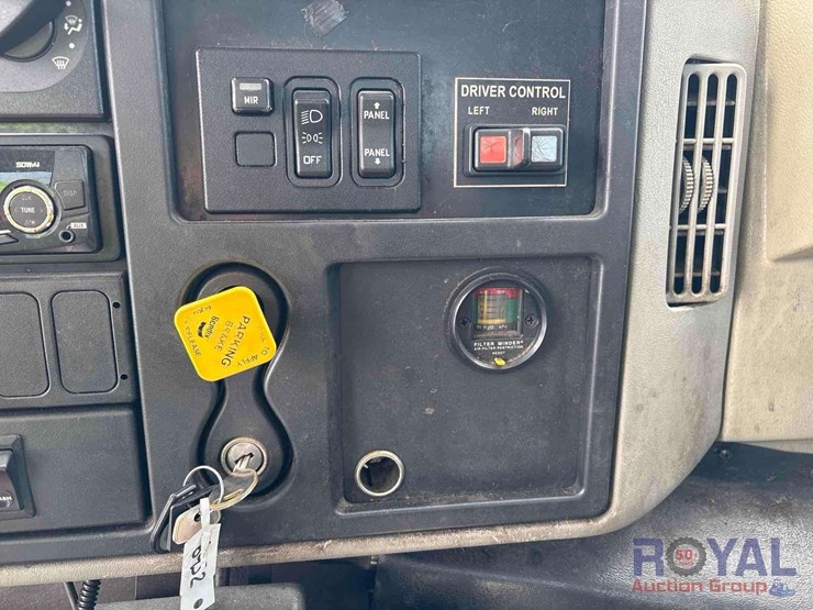 2015-international-durastar-4300-image-16