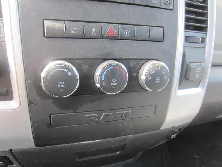 2011-dodge-ram-1500-image-26