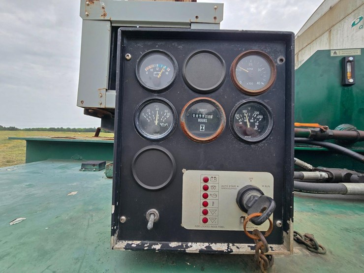 2013-doyle-dry-fertilizer-tender-trailer---kubota-diesel,-3-stainless-compartments,-side-discharge-image-5