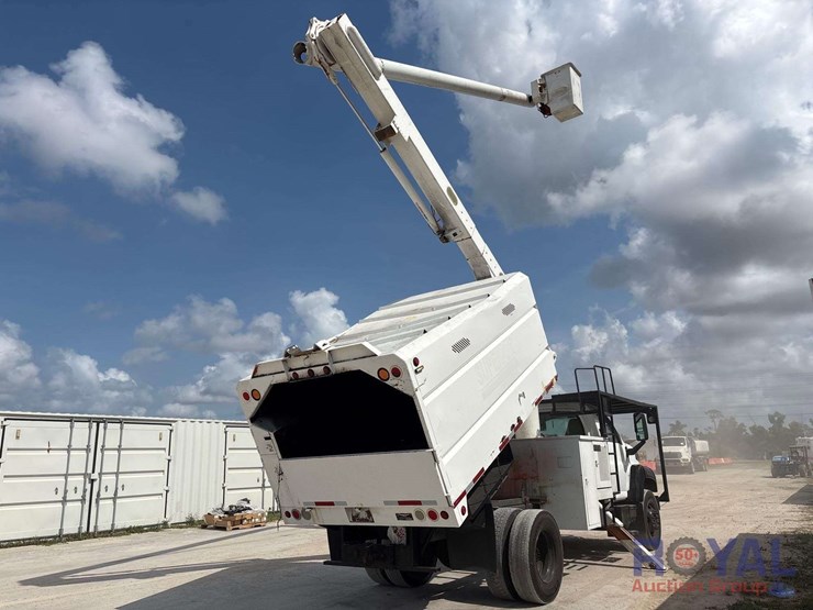 2008-gmc-c7500-altec-lrv55-55ft-forestry-bucket-truck-image-3