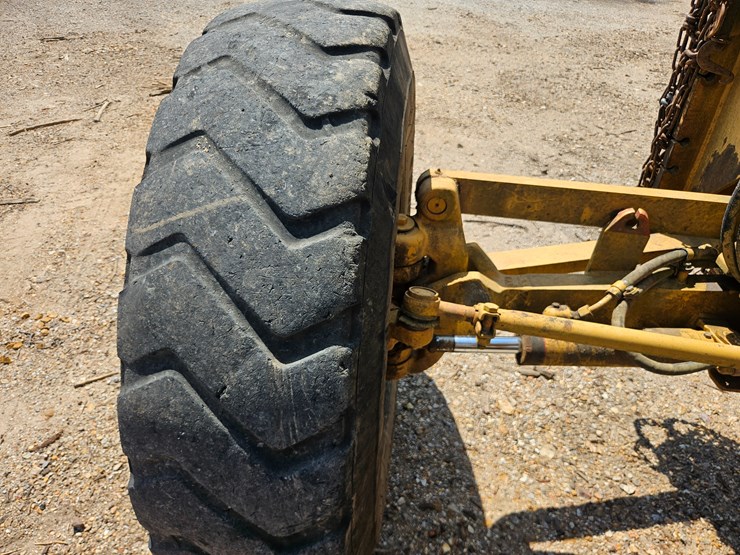 2002-caterpillar-12h-image-110