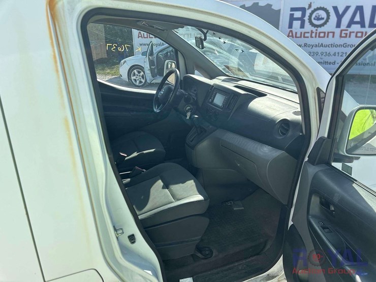 2016-nissan-nv200-image-19