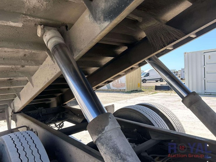 2014-peterbilt-337-image-17