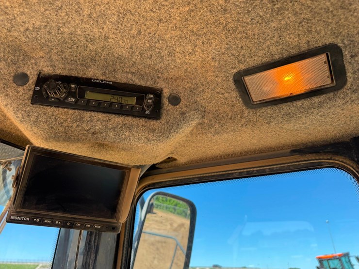 2013-deere-824k-image-48