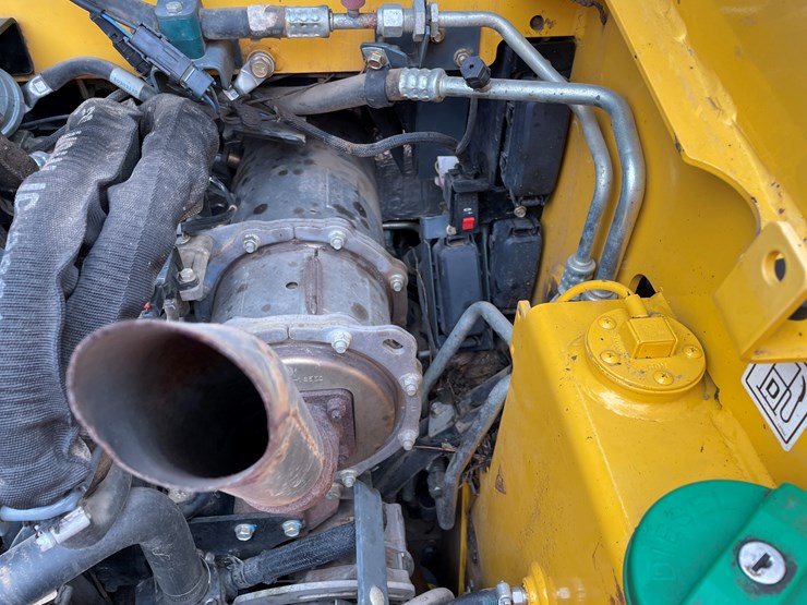 2019-gehl-135-image-24