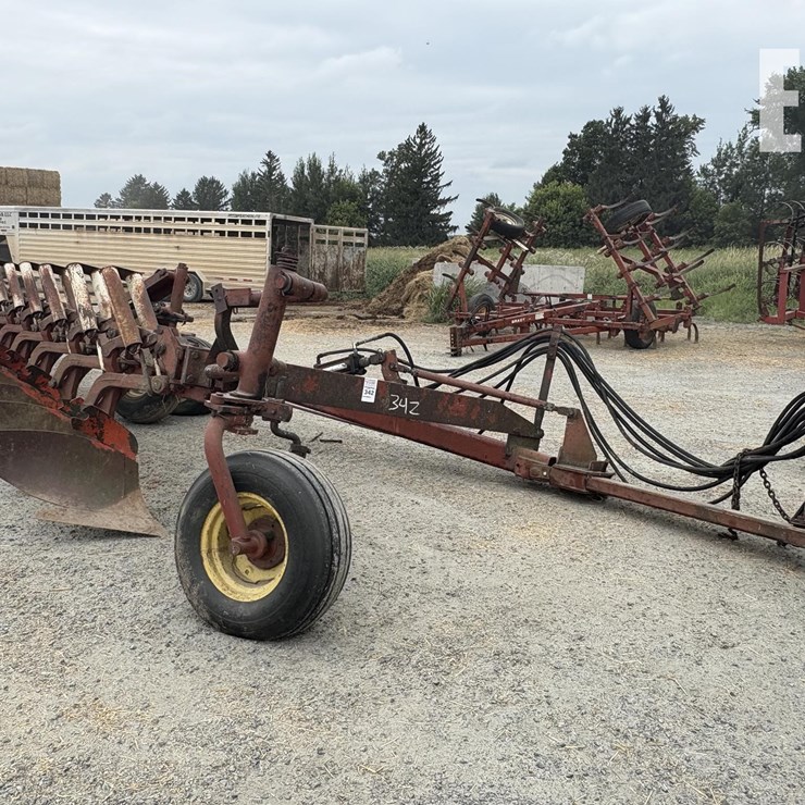 INTERNATIONAL 720