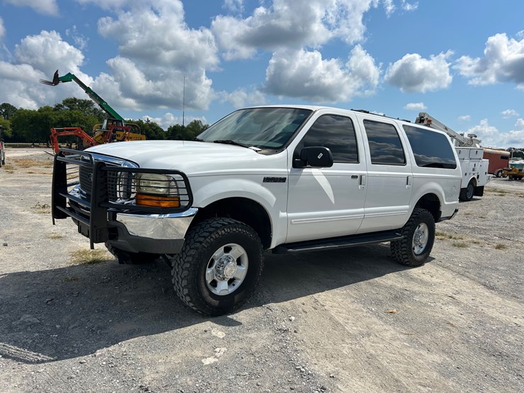 2000-ford-excursion-image-3
