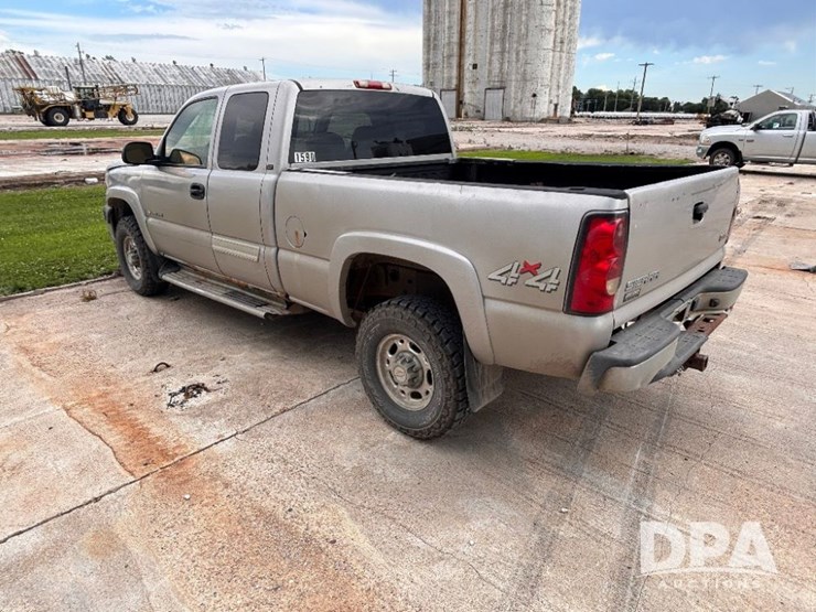 2006-chevrolet-2500hd-image-12