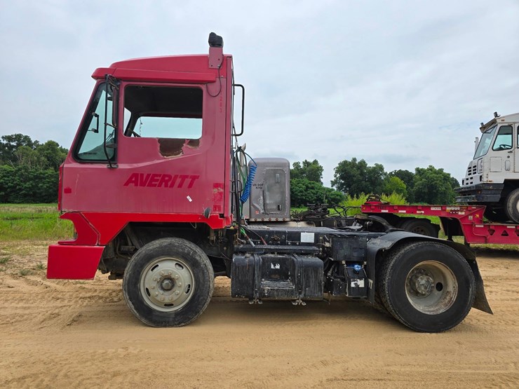 2016-ottawa-yard-spotter-truck---cummins-diesel,-allison-auto,-hydraulic-air-fifth-wheel,-33,000-...-image-10