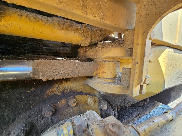 2002-caterpillar-12h-image-116