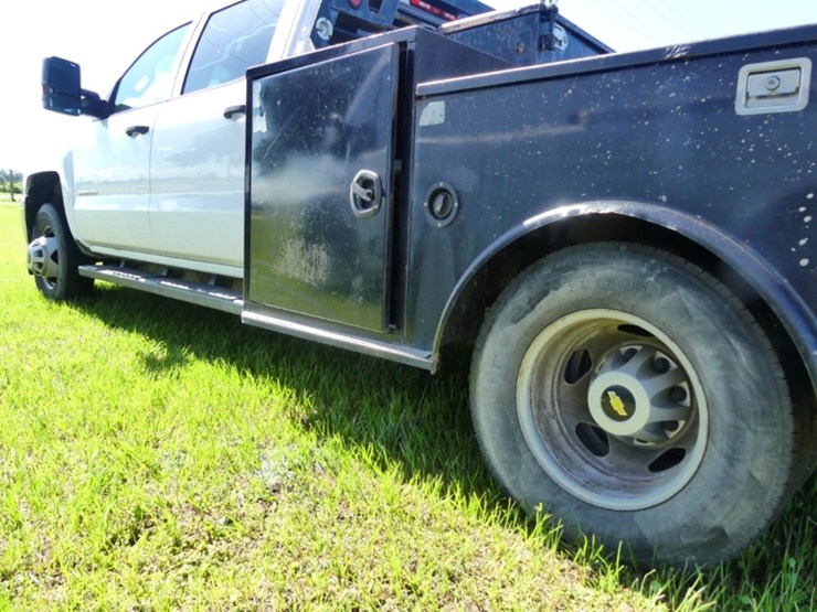 2015-chevrolet-3500-image-7