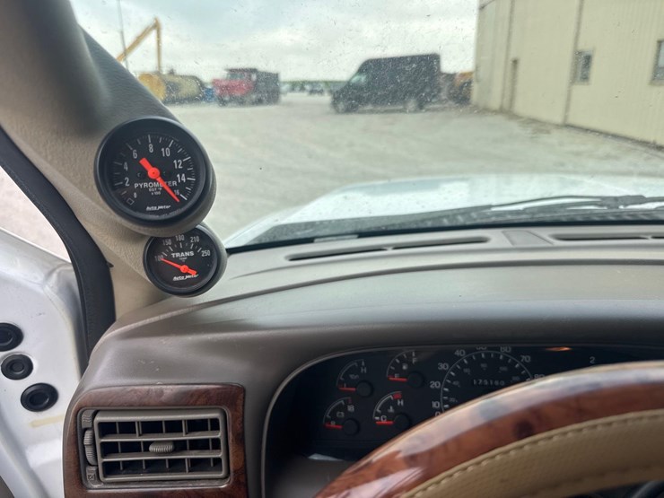 2000-ford-excursion-image-18